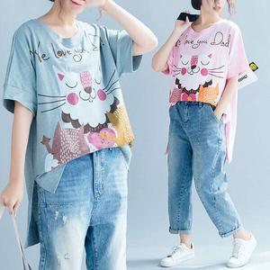 §獨具衣格§ J1310 卡通貓咪印花前短後長T桖上衣-大尺碼
