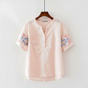 §獨具衣格§ J1464 棉麻 優雅粉色袖口刺繡上衣-中大尺碼