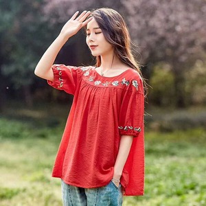 §獨具衣格§ J1631 棉麻 民俗風領口花刺繡上衣-中大尺碼